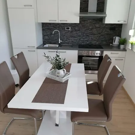 Apartamento New Omis Sandy Beach